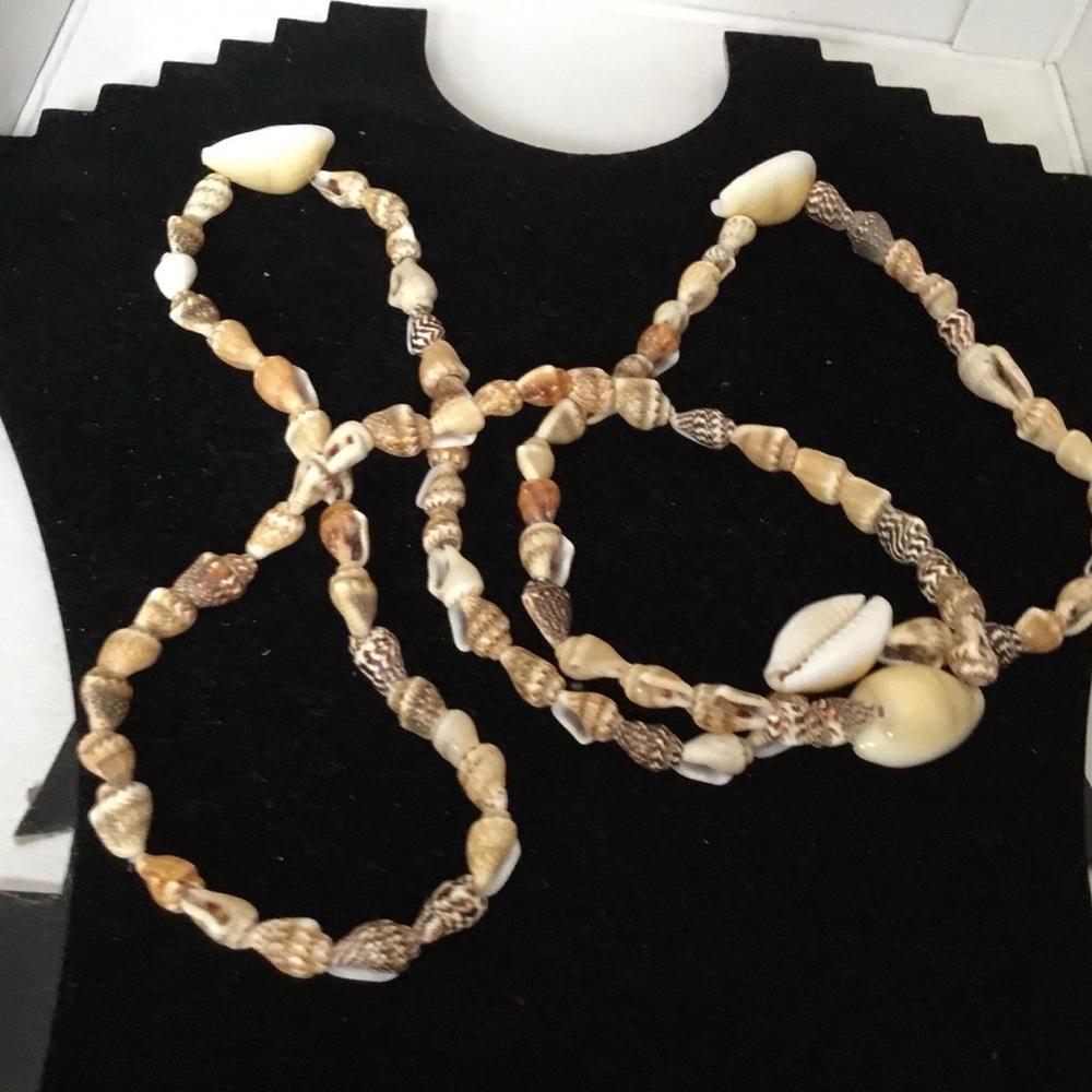 Hand Made Shell Necklace - Picture 2 of 8